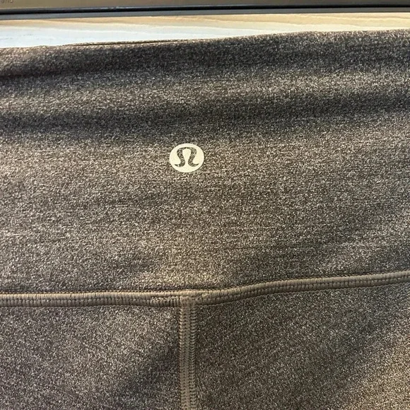 ! Lululemon Grey Featherlight Tight Leggings in Heathered Black SZ 6